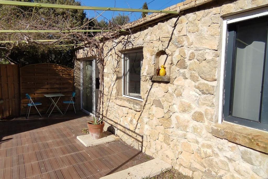 Charmant Studio Independant Dans La Colline Eyguieres Exterior photo